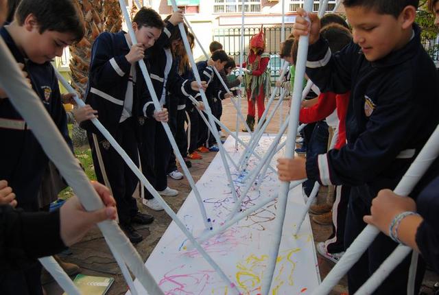 Els escolars de Vila-real aprenen la importncia del color a travs de l'exposici 'Khroma'