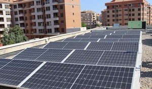 Plaques solars installades en el collegi Cervantes